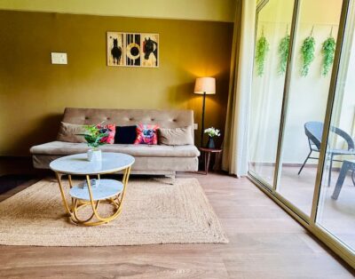 Palms & Peace – A Serene getaway with a hill view